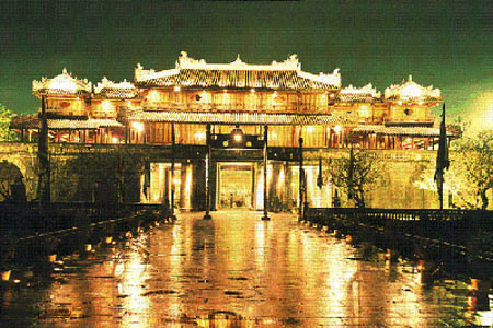 Hue Exposition sur les patrimoines de 5 provinces du Centre